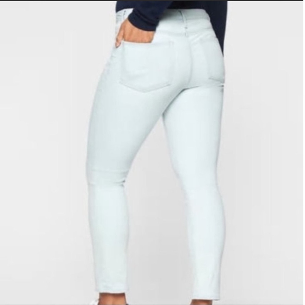 ATHLETA Glacier Wash Sculptek Skinny Crop Jeans - Picture 3 of 8